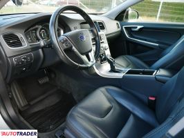 Volvo V60 Cross Country 2018 2.0 245 KM