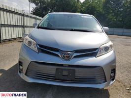 Toyota Sienna 2019 3