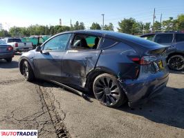 Tesla Model Y 2025