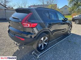 Volvo XC40 2025 2.0 250 KM