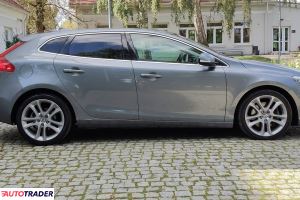 Volvo V40 2014 2.0 190 KM