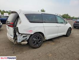 Chrysler Pacifica 2022 3