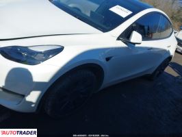 Tesla Model Y 2025