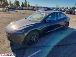 Tesla Model 3 - zobacz ofertę