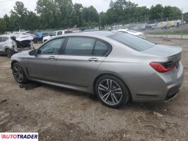 BMW 750 2020 4