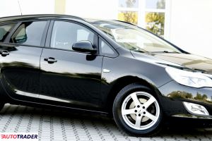 Opel Astra 2011 1.4 101 KM