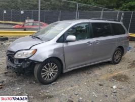 Toyota Sienna 2018 3