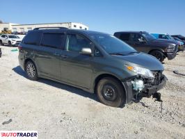 Toyota Sienna 2019 3