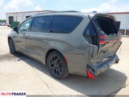 Chrysler Pacifica 2023 3