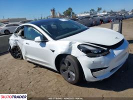 Tesla Model 3 - zobacz ofertę