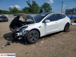 Tesla Model 3 - zobacz ofertę