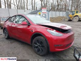 Tesla Model Y 2025