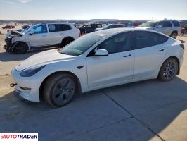 Tesla Model 3 - zobacz ofertę
