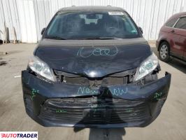 Toyota Sienna 2018 3