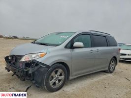 Toyota Sienna 2019 3