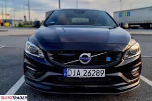 Volvo V60 2018 2.0 367 KM