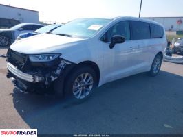 Chrysler Pacifica 2024 3