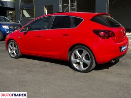 Opel Astra 2010 1.6 180 KM