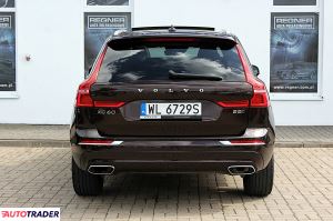 Volvo XC60 2020 2.0 235 KM