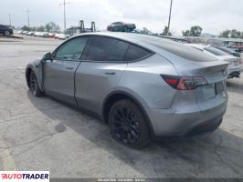 Tesla Model Y 2025