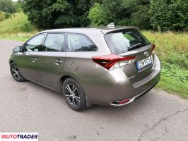 Toyota Auris 2017 1.4 90 KM