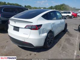 Tesla Model Y 2025