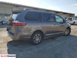 Toyota Sienna 2019 3