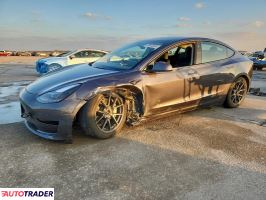 Tesla Model 3 - zobacz ofertę