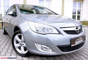 Opel Astra 2012 1.4 140 KM