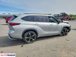 Toyota Highlander 2021 3