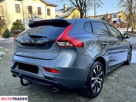 Volvo V40 2019 2.0 150 KM