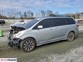 Toyota Sienna 2019 3