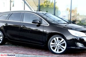 Opel Astra 2011 1.6 180 KM