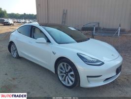 Tesla Model 3 - zobacz ofertę