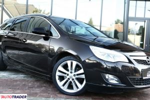 Opel Astra 2011 1.6 180 KM