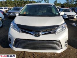 Toyota Sienna 2019 3