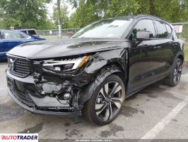 Volvo XC40 2025 2