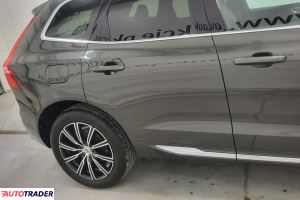 Volvo XC60 2021 2.0 197 KM