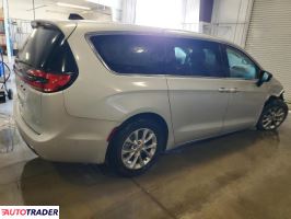 Chrysler Pacifica 2024 3