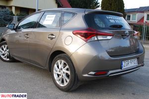 Toyota Auris 2018 1.8 99 KM