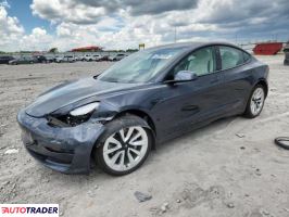 Tesla Model 3 - zobacz ofertę