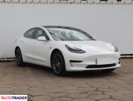 Tesla Model 3 - zobacz ofertę