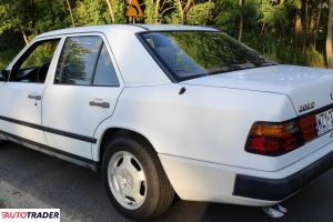 Mercedes W-124 1985 3.0 109 KM