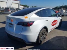Tesla Model Y 2025