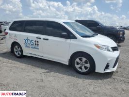 Toyota Sienna 2019 3