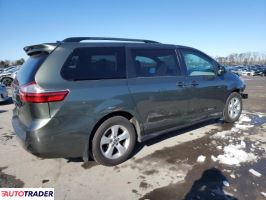 Toyota Sienna 2019 3