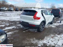 Volvo XC40 2025 2