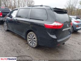 Toyota Sienna 2019 3