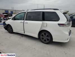 Toyota Sienna 2019 3