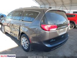 Chrysler Pacifica 2019 3